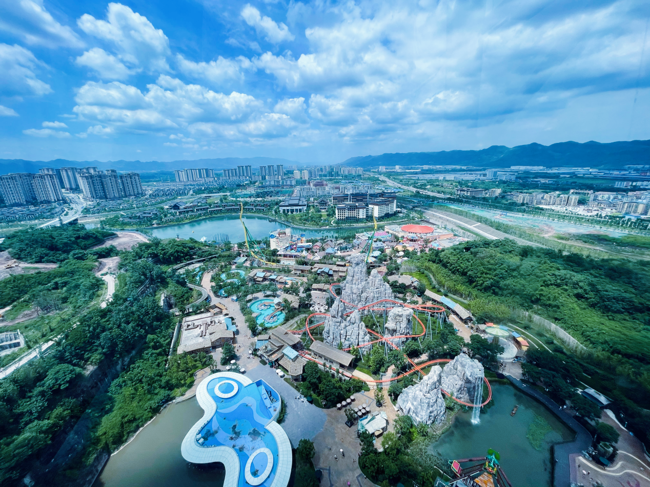 重庆融创文旅城新夏追凉季创意开启“反正都好玩”