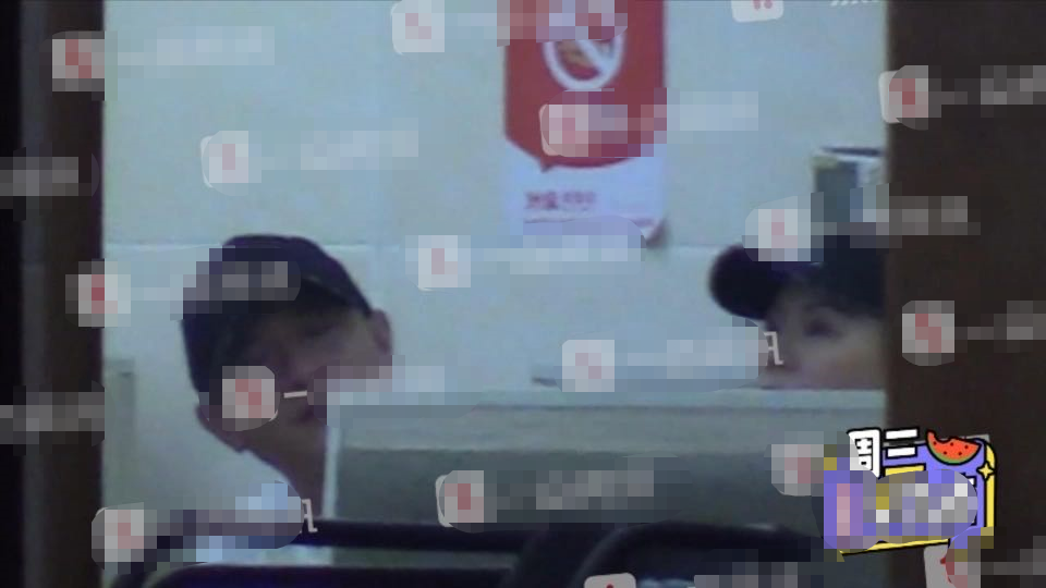 文章新恋情曝光!开百万豪车带女方出街,当众