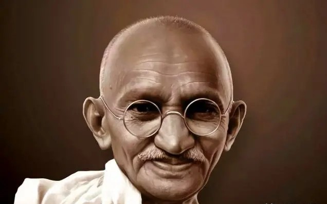 圣雄甘地火化现场：十多名女子跳入火海殉葬，