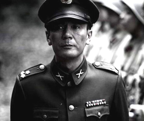 他是杀害江姐的凶手，建国后隐藏身份，竟变成