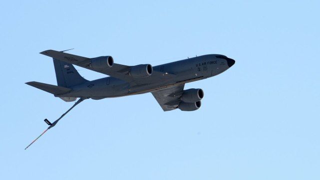 台媒：美军KC-135加油机时隔两天又出现在台湾附近空域