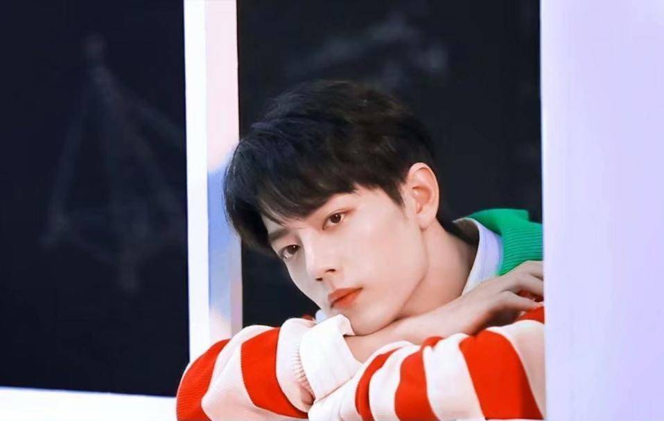 227风波过后：肖战成了“评论家”，工作室改发