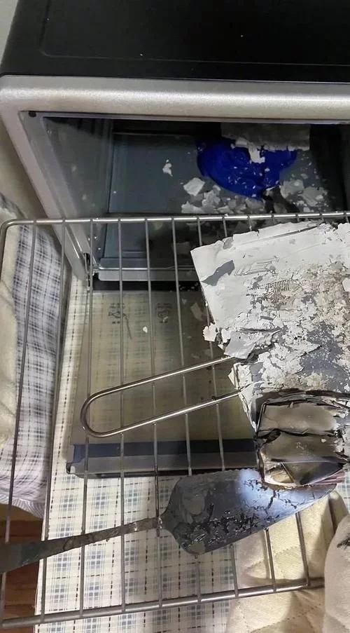 “小裙子男朋友很喜欢”客服深夜跪求删除！哈