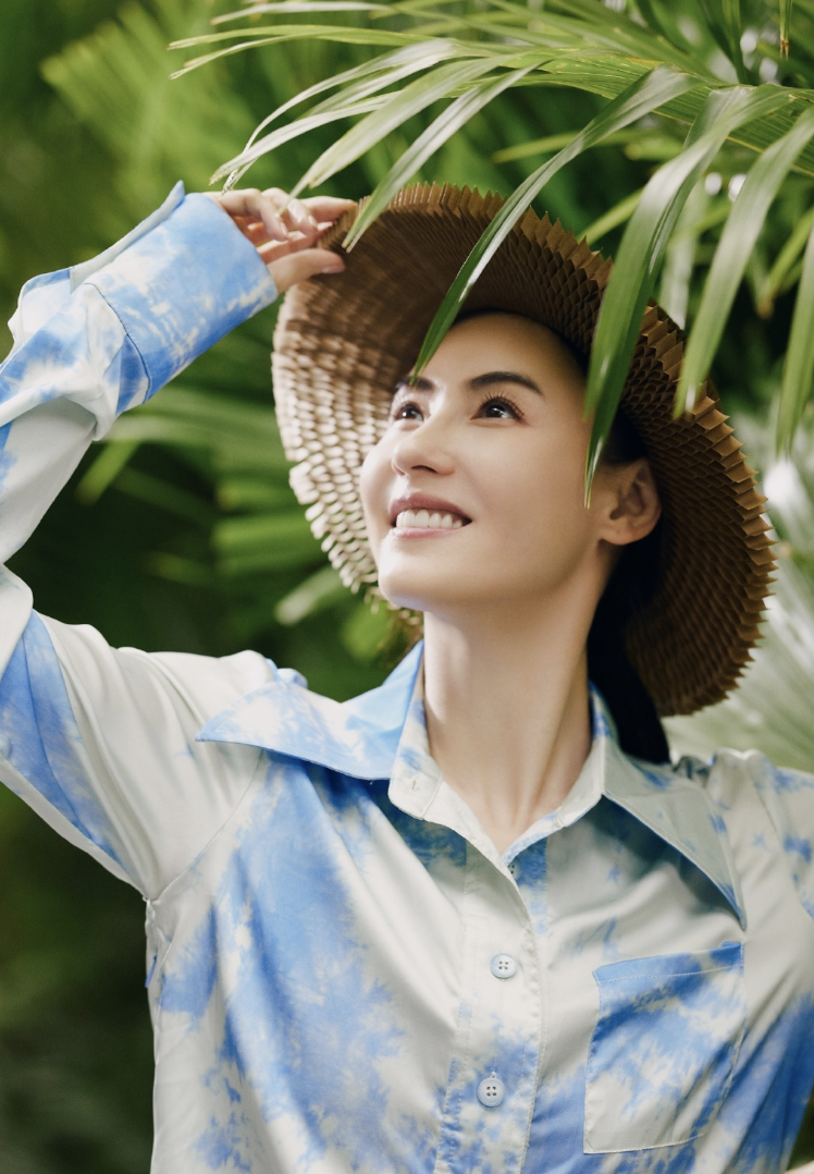 張柏芝再拍《任何天氣》寫真，與22年前無差別，時過境遷人未變