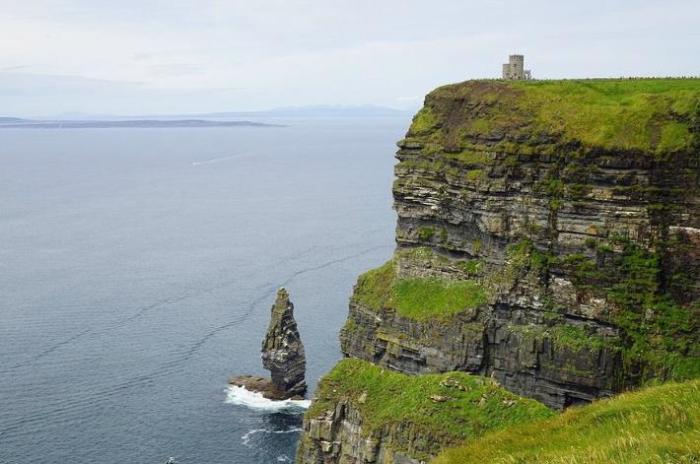 世界上最“诡异”的悬崖，上千人无故在此跳崖