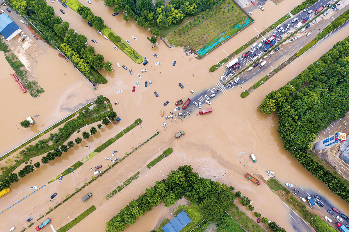 郑州地铁生死24小时曾有人奇怪大雨怎么还不来有人被困水中刷到乘客已