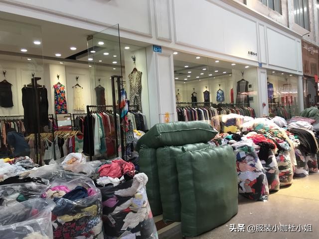 品牌折扣的服装尾货哪里来？了解分货流程后找货源很方便