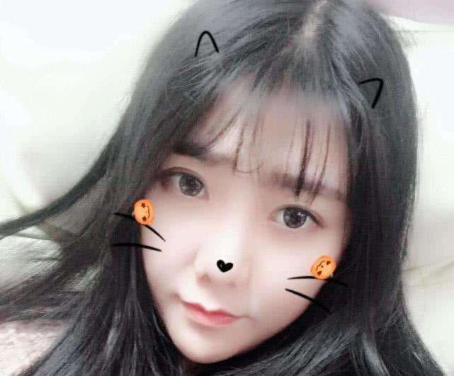 网红小团团自曝感情史：当初狠心甩了我，现在