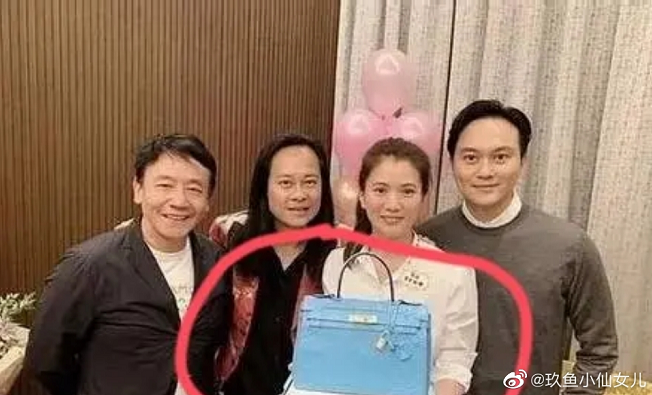 袁詠儀為兒子慶生，曬全家福解釋兒子名字，14歲魔童帥氣超爸爸