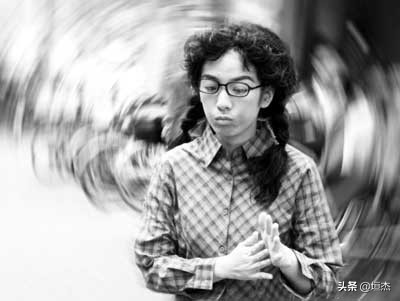 萧亚轩与男友被狗咬伤，黄皓如今无法出院，可能容貌受损