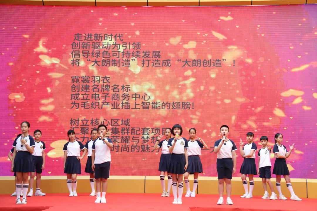 毛一设计师走进巷头小学48天，教学成果展现“周周秀”舞台