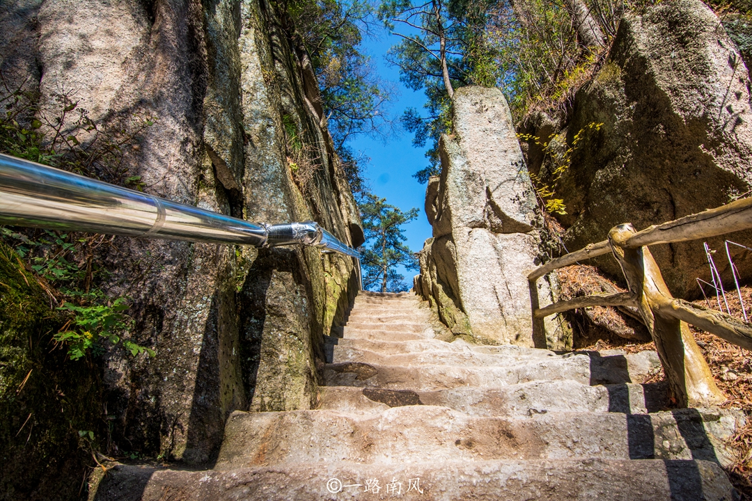 Xiaohuangshan Mountain in Luoyang, Henan Province, was renamed because of the same name as Huangshan Mountain in Anhui Province. Although the name is beautiful, it is beautiful