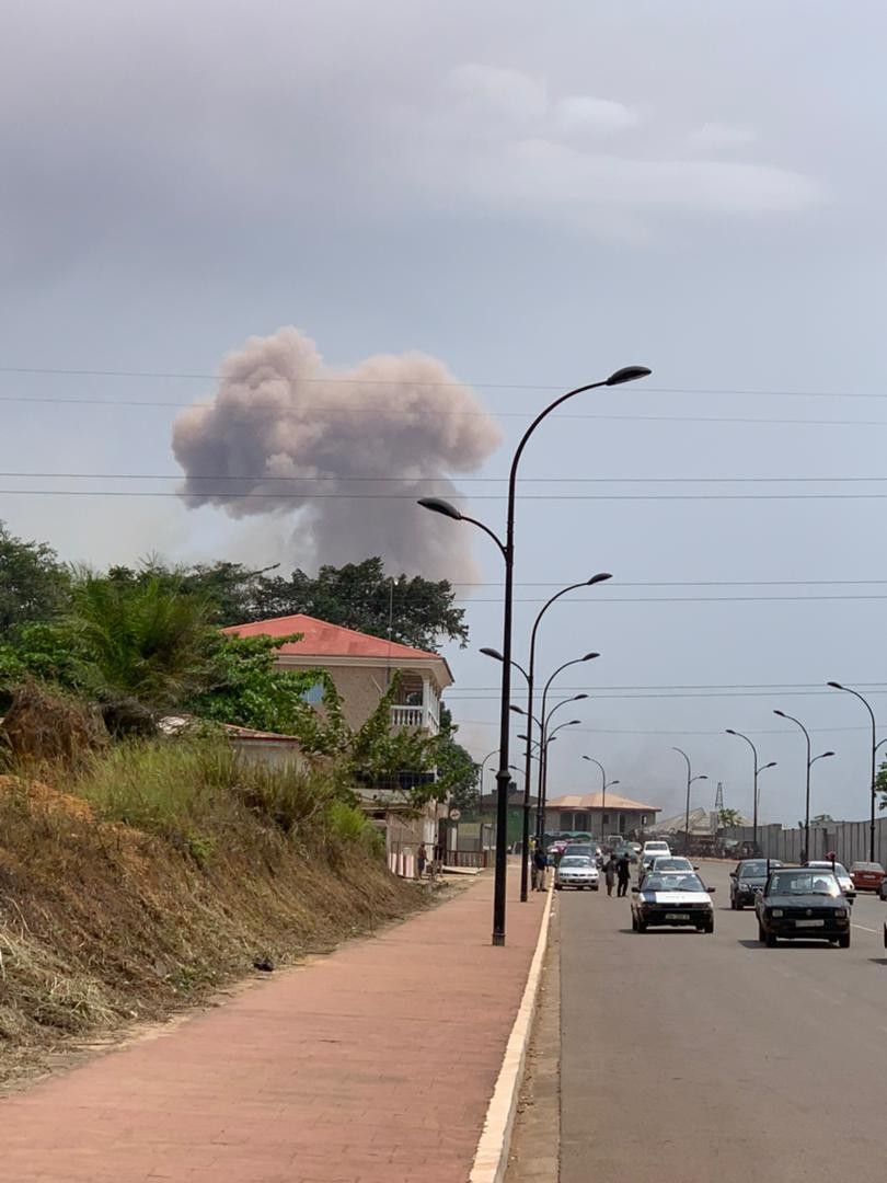 连发巨响轰动几内亚，数十吨弹药突然殉爆！中国公民让人揪心