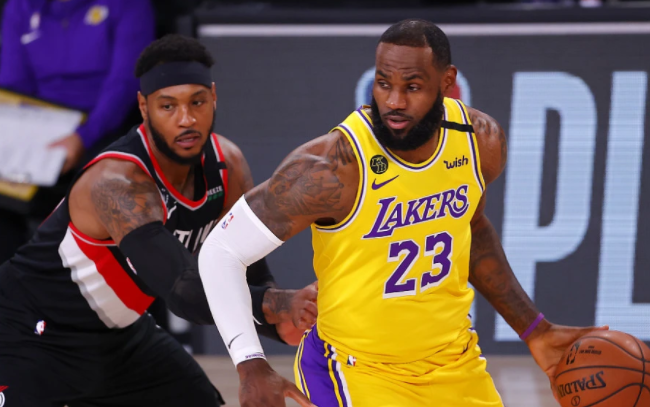 湖人大勝拓荒者，巴克利遭打臉，歐尼爾當面將掃把折斷，放言給湖人球迷們撐腰！-黑特籃球-NBA新聞影音圖片分享社區