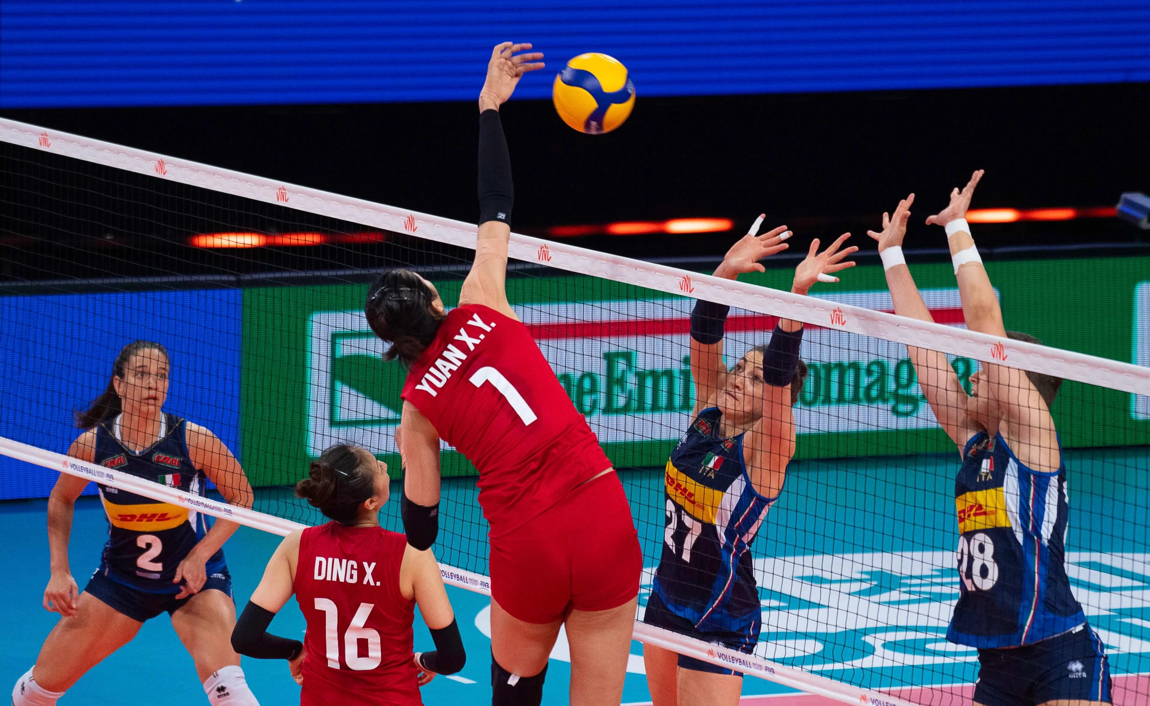 中國(guó)女排最新積分榜出爐！晉級(jí)四強(qiáng)希望大增，收官之戰(zhàn)迎最強(qiáng)對(duì)手