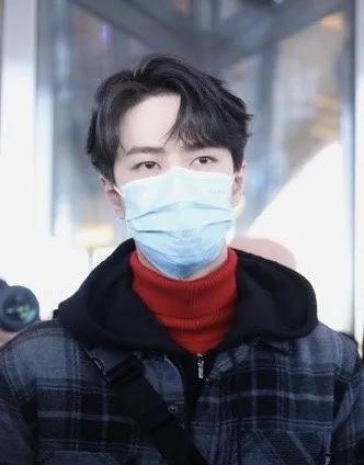 Wang Yibo attends CCTV spring late couplet to discharge, red is built to get sweater high inside this Yan Zhi also is absolutely