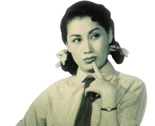 1988年，在大会上“请小平同志不要吸烟”的女人，后来怎样了