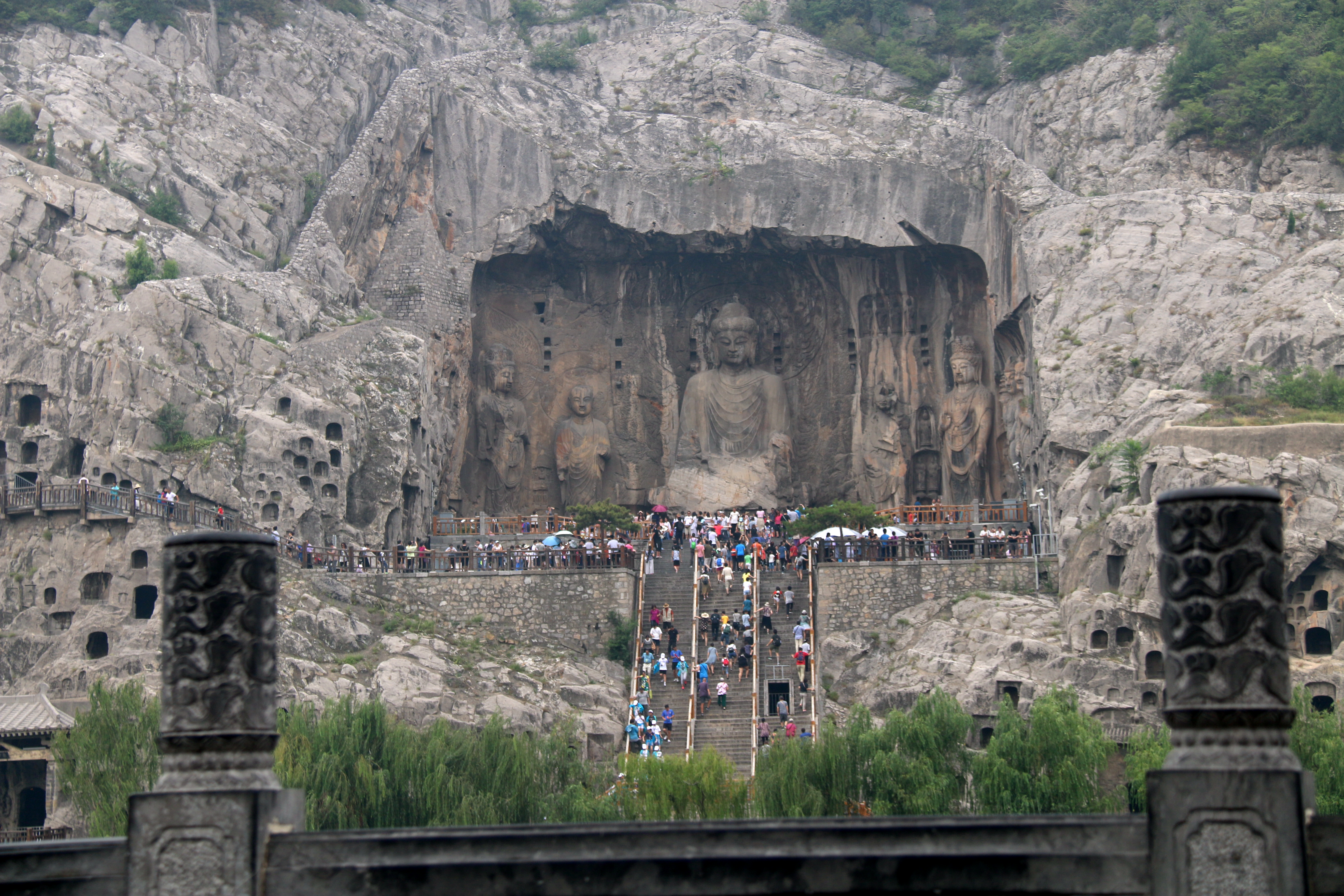 洛阳龙门石窟景区，每年暑假都是旅游旺季，自驾游朋友一定要注意