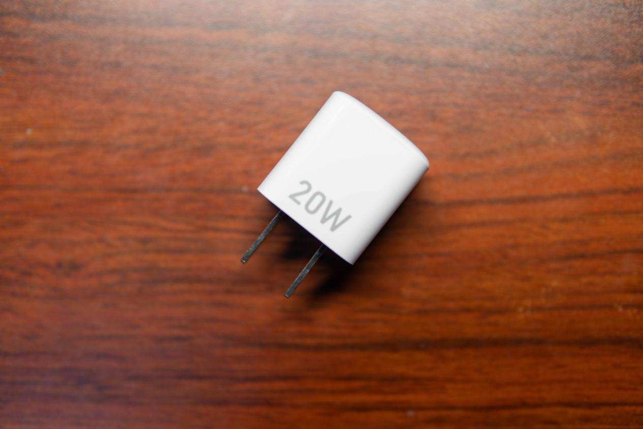 为iPhone12而生，移速PD 20W快充头，小巧好用