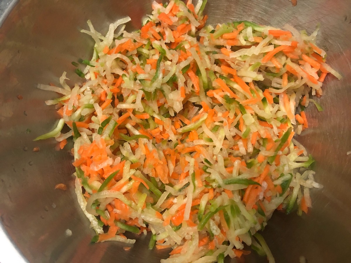 家常萝卜丸子的做法，简单好做，外酥里嫩，一口一个真过瘾