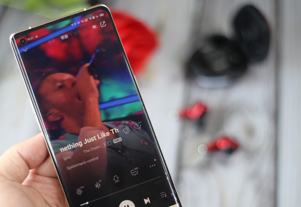 亲民定位、灯光酷炫、听声辩位，Xisem西圣Olaf真无线游戏耳机