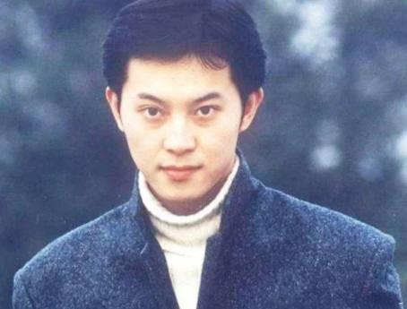 年轻时谁还不是大帅哥？沙溢沈腾不算啥，霍建