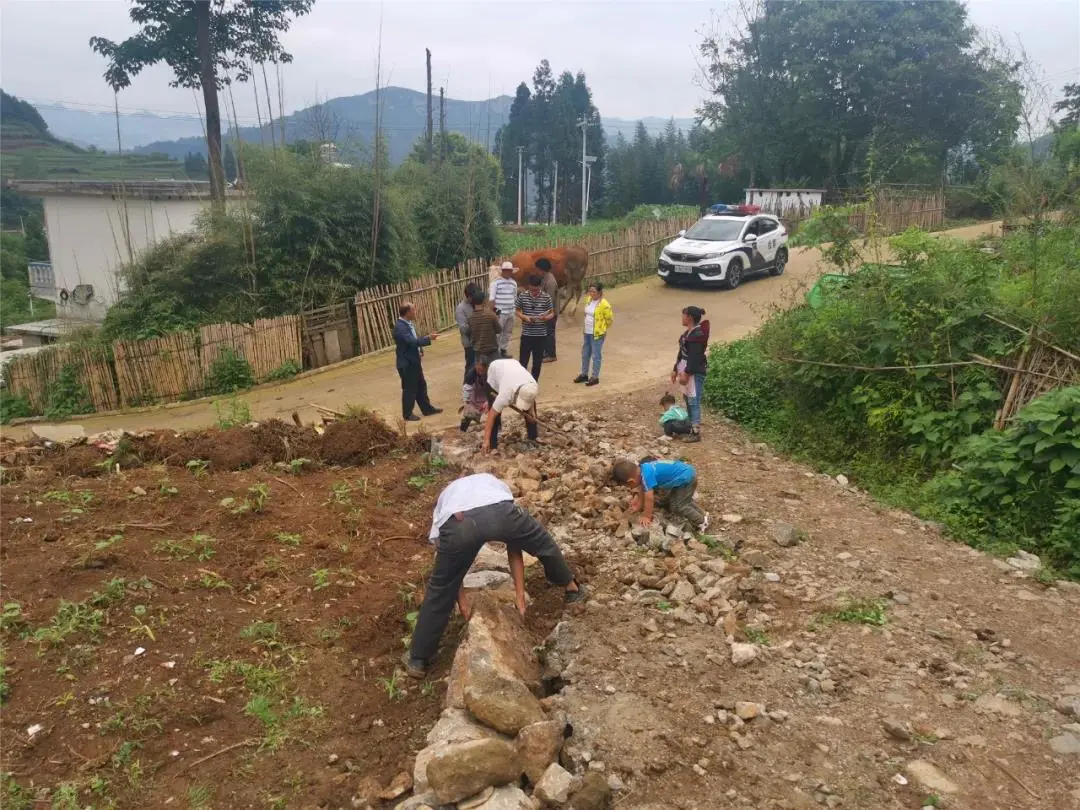 ����ΪȺ�ڰ�ʵ�¡���ְ������ʵΪȺ�����ǽ���