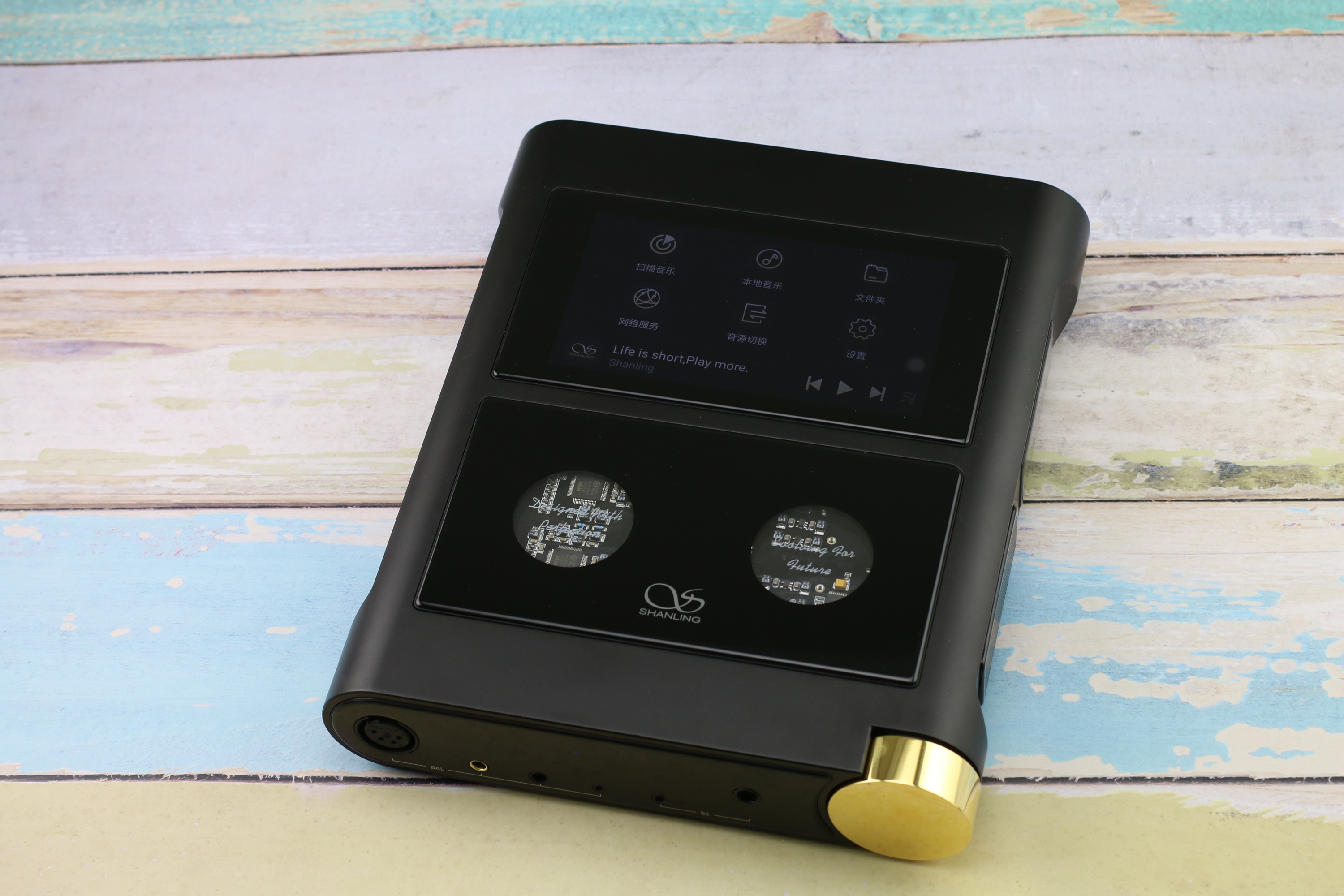 「耳边评测」两万块的全能音乐中心—山灵m30"巨无霸"播放器