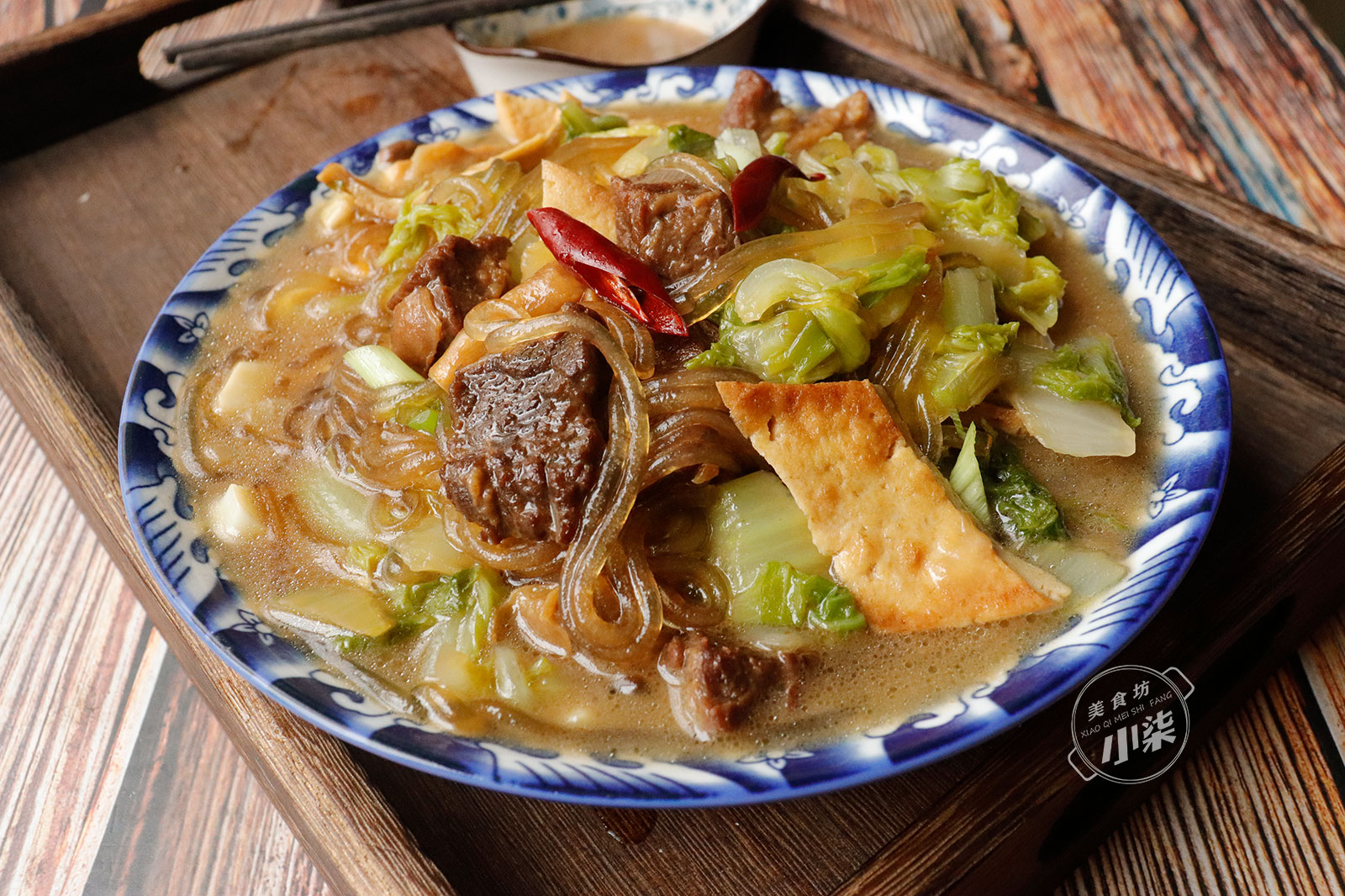 天冷，燉一鍋白菜粉條吃才過癮，吃完全身冒汗，好吃連湯汁也不剩