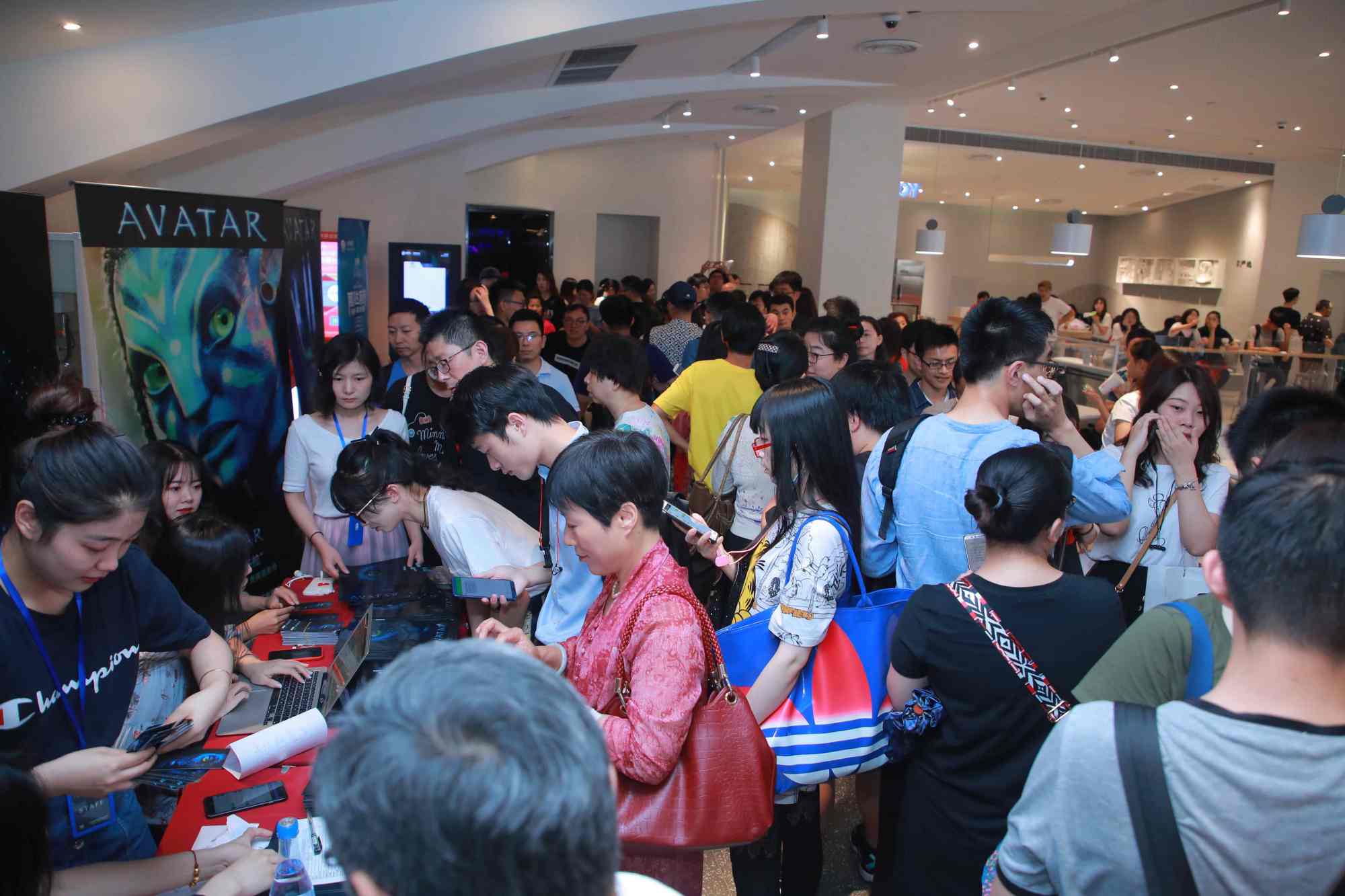 《阿凡达》的上映，撕开了《你好李焕英》高票