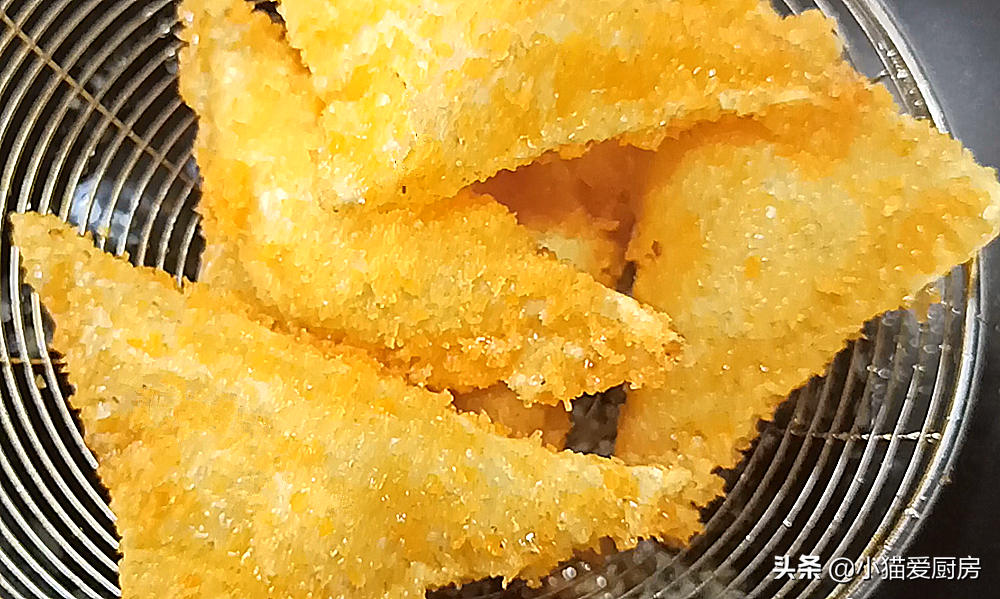 幾張餛飩皮2根香蕉，做一盤“香蕉派”，成本也就幾元錢，特划算