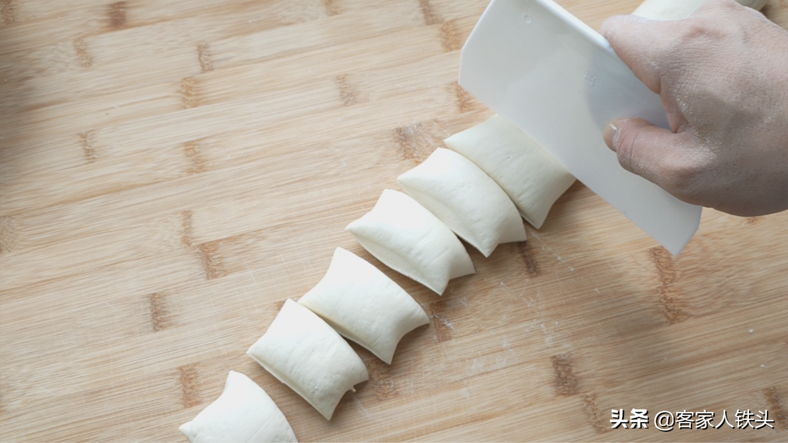 我家孩子隔三差五點吃的早餐做法，鬆軟又酥香，很多人一次吃5個