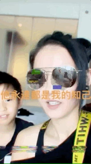 张柏芝首谈三个儿子性格，老三霸道老二阳光，老大安静爱弹吉他