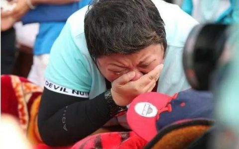 身为歌手，韩红是怎么走上慈善之路的，他做出了哪些努力？