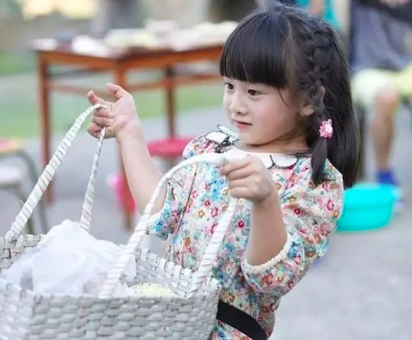 13岁森碟身高逼近1米7，与田亮同框似兄妹，长腿萝莉超有范儿