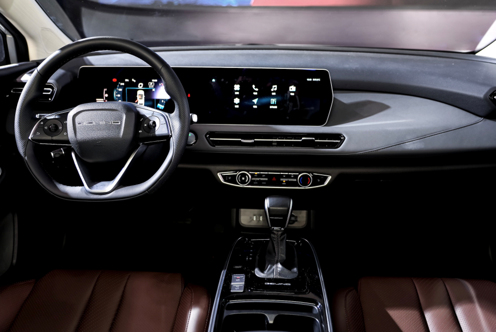 虎哥、《懂车侦探》小璐、李雪琴都觉得“针不戳”——北京U5 PLUS