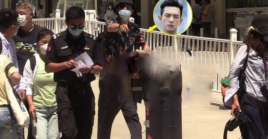 李現(xiàn)遇到代拍脾氣炸了，反觀楊冪被拍到大腿，處理上卻堪稱模板