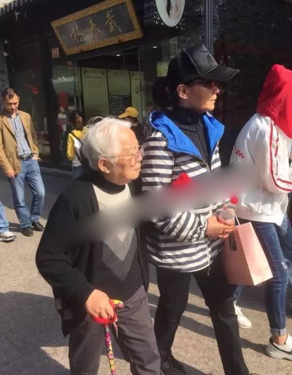 容貌出众，60岁却不生孩子的6位女星，杨丽萍为