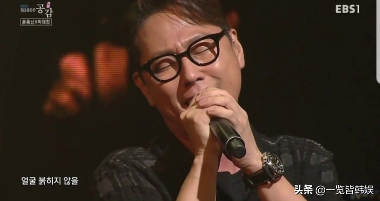 尹钟信退圈游走美国 与妻子身高差受质疑 作品曾