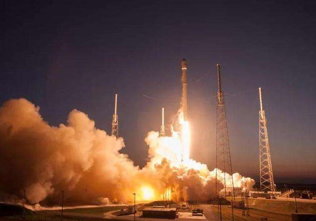 太空中又一次发生爆炸，68块碎片高速飞出，美军