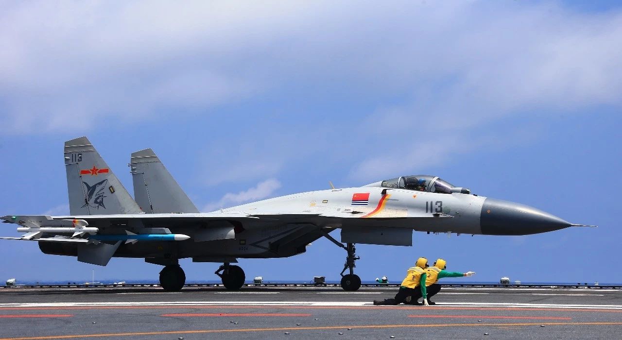 当年俄罗斯拒售苏-33，嫌买的太少，那歼-15是怎么来的