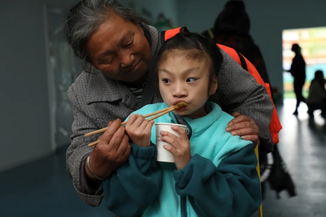 活动传文化 清明祭英烈——天府新区特殊教育学校学党史活动