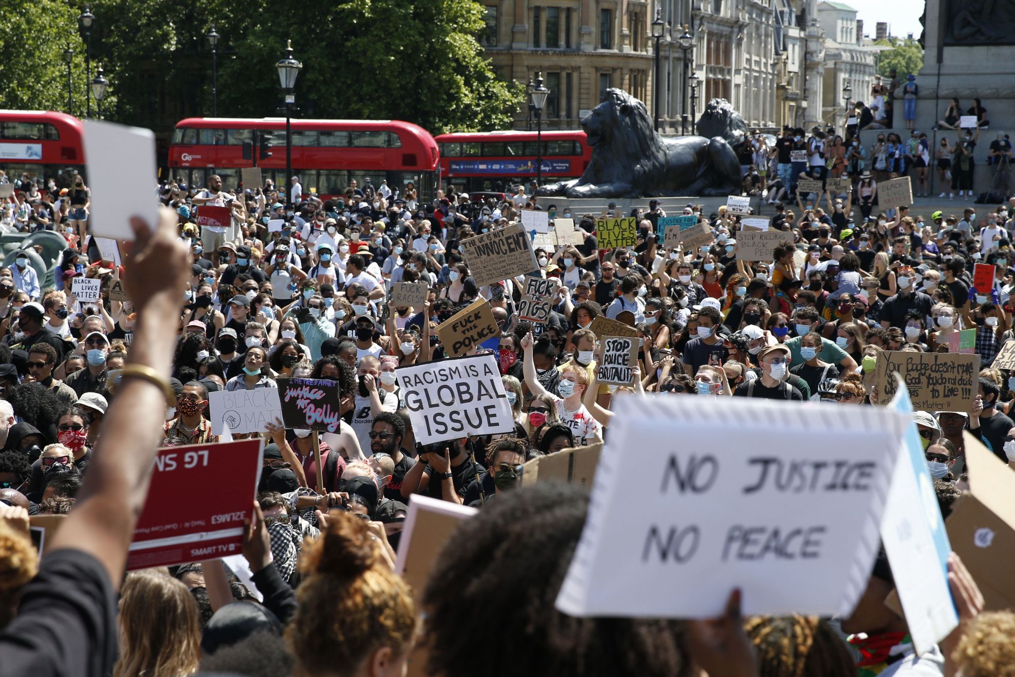 抗議活動向國際蔓延！英國德國加拿大數千人抗議，美大使館被包圍