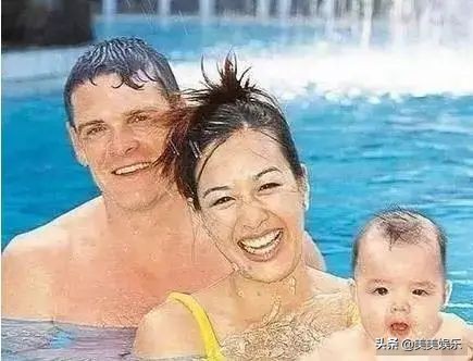 “人鱼公主”钟丽缇的坎坷感情：三婚两离，50岁仍为老公拼四胎
