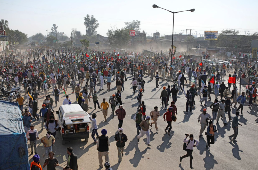 印度爆發示威，農民開拖拉機直奔首都，30萬人高呼"打倒莫迪"