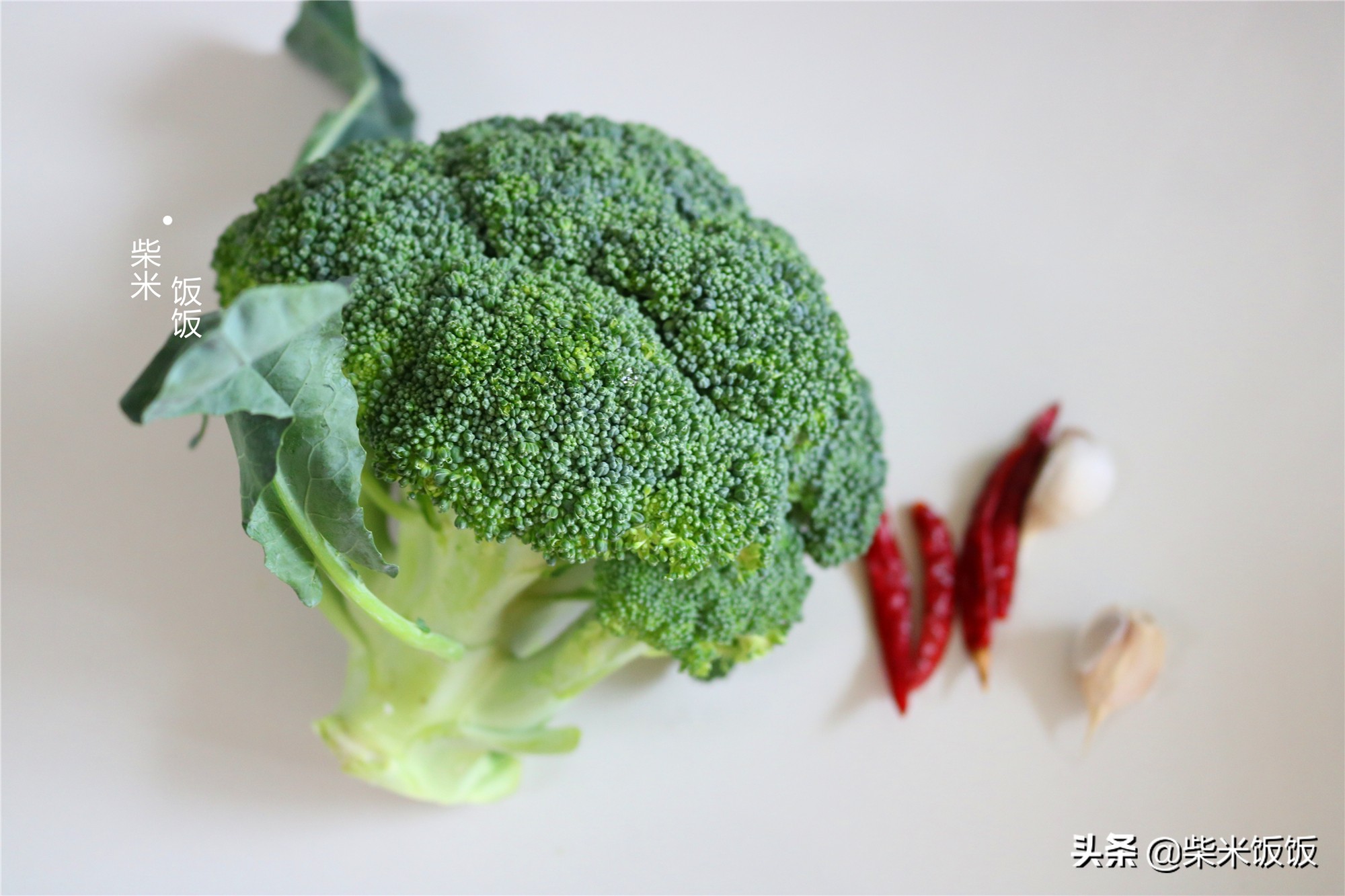 西兰花好不好吃？试试这做法，只用4种调味料，脆嫩爽口吃不够