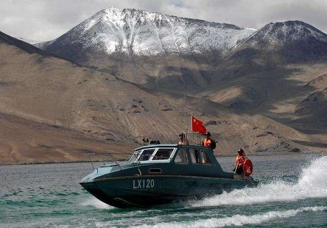 印军班公湖部署美制快艇，和我巡逻艇差距太大