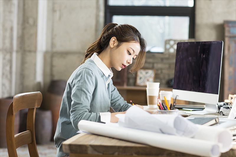 女生冷门又高薪的职业（果然女人厉害起来都是行业精英）