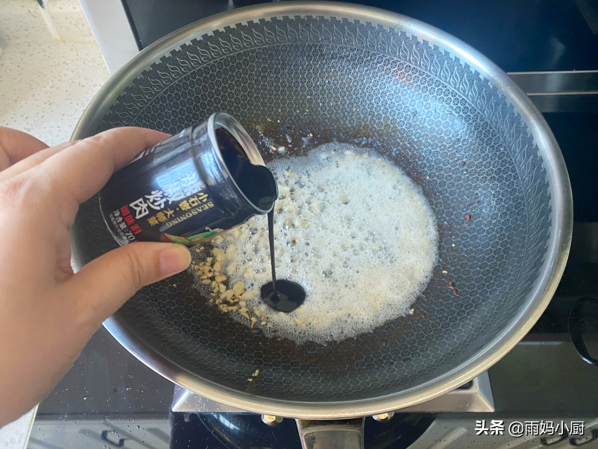 排骨别只会煲汤了，试试这做法，软嫩入味又下饭，好吃到吮手指