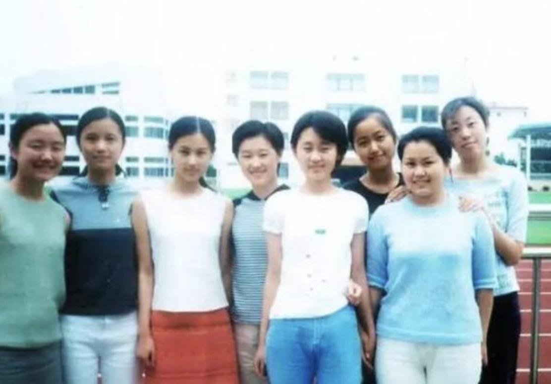 “养成系娇妻”黄圣依的野性瓜田